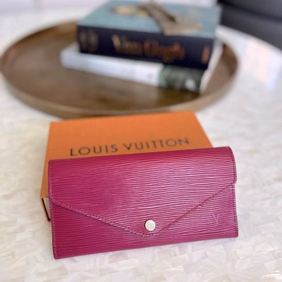 Louis Vuitton Wallet - Picture 9 of 10